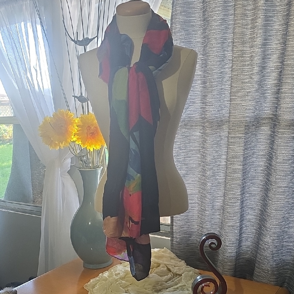 Lightweight Floral Pattern Women's Scarf - Multi Colored Floral Accents